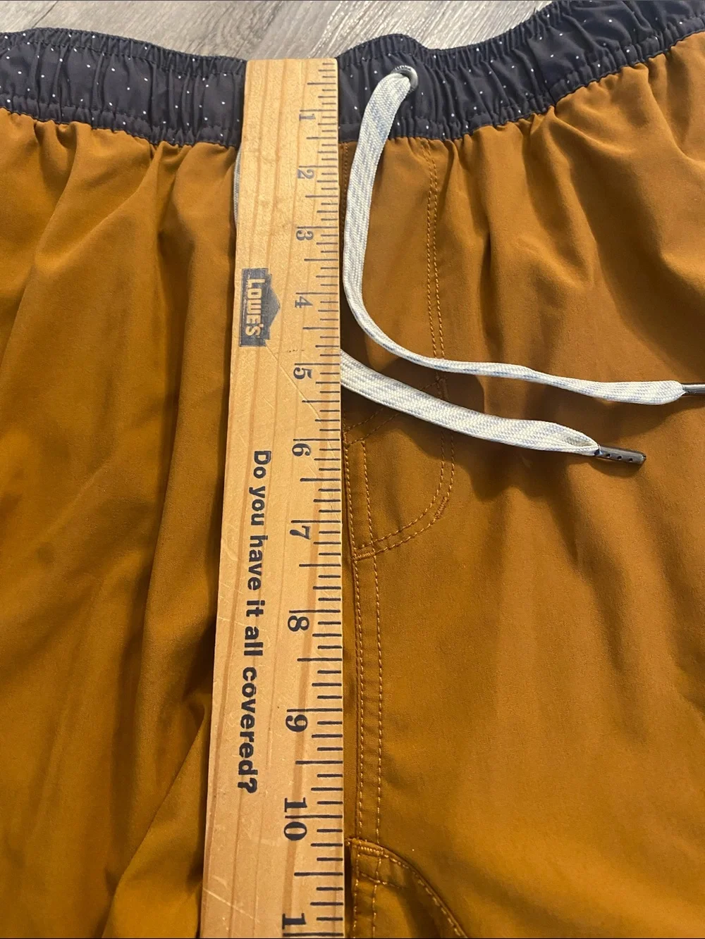 Vuori Kore Shorts Mens Orange Turmeric 7 Inseam Lined Elastic Waist Athletic L